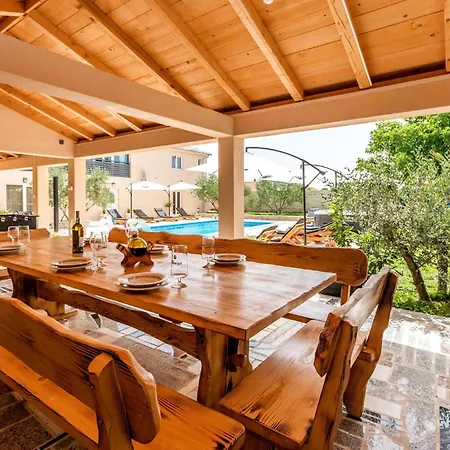 7 Bedroom Awesome In Holiday home *