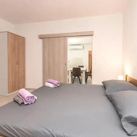 Holiday home 7 Bedroom Awesome In *