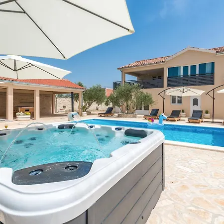 7 Bedroom Awesome In Holiday home *