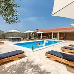 Awesome In Ferienhaus Polaca