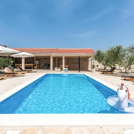 7 Bedroom Awesome In Polaca