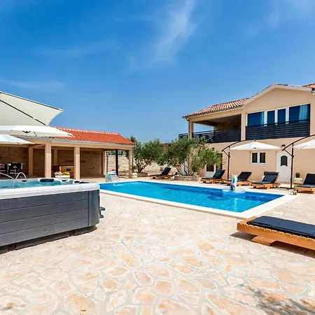 7 Bedroom Awesome In * Polaca