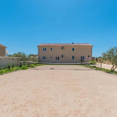 7 Bedroom Awesome In