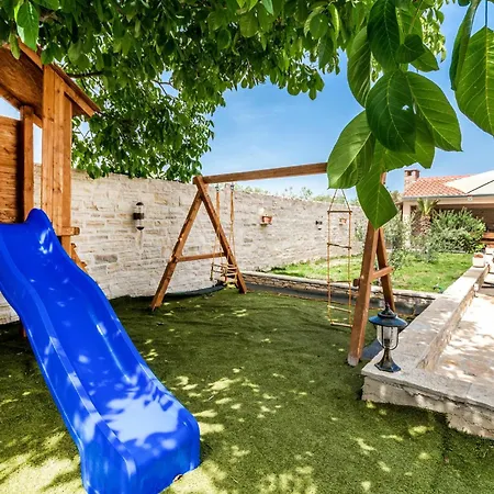 7 Bedroom Awesome In