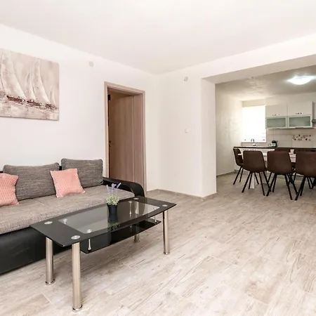 7 Bedroom Awesome In