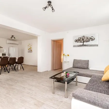 7 Bedroom Awesome In *