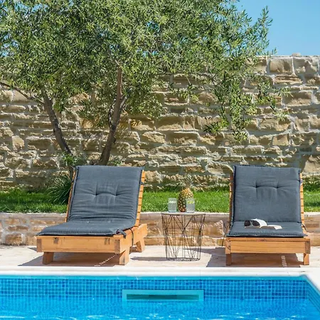 7 Bedroom Awesome In * Polaca