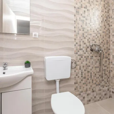 펜션 7 Bedroom Awesome In Polaca