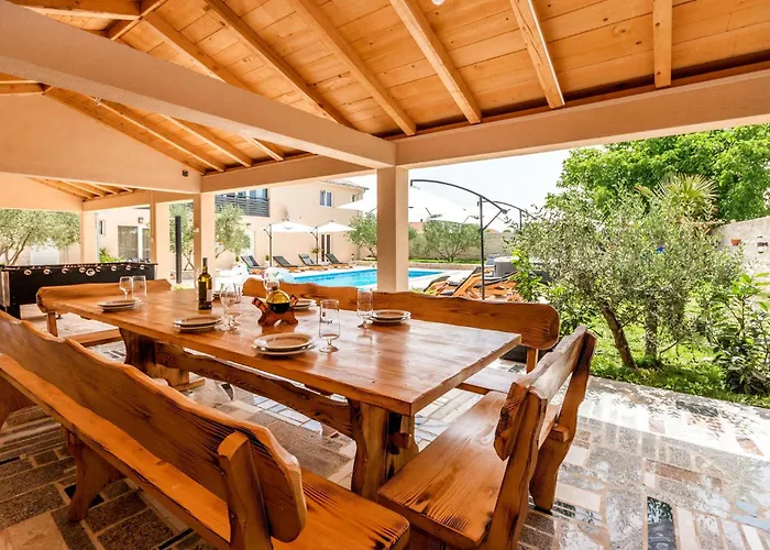7 Bedroom Awesome In Hébergement de vacances *