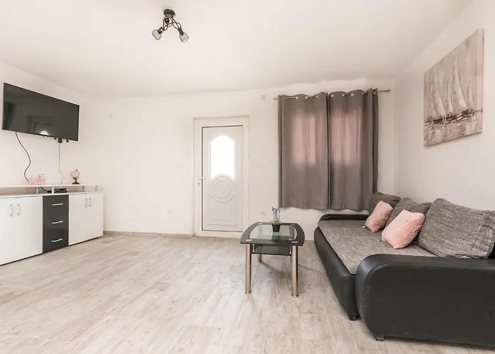 7 Bedroom Awesome In Hébergement de vacances Polaca