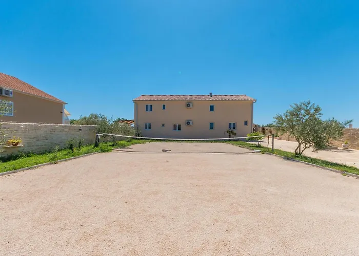 7 Bedroom Awesome In