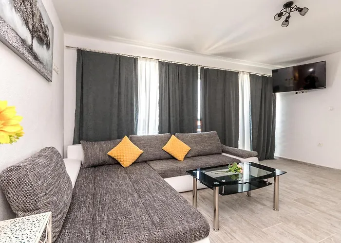 7 Bedroom Awesome In Hébergement de vacances