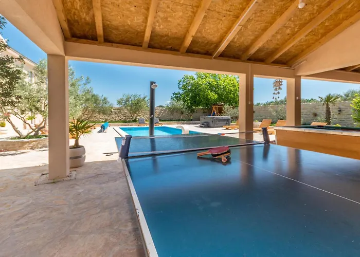 7 Bedroom Awesome In Hébergement de vacances *