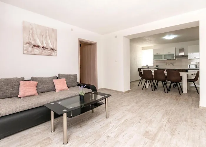 7 Bedroom Awesome In