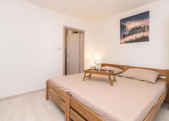 7 Bedroom Awesome In Hébergement de vacances *