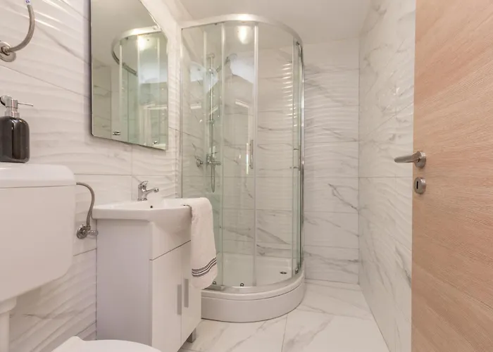 7 Bedroom Awesome In Hébergement de vacances